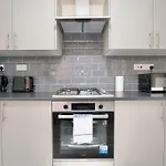 Cosy 1Bed Flat With Garden, Parking & Free Netflix